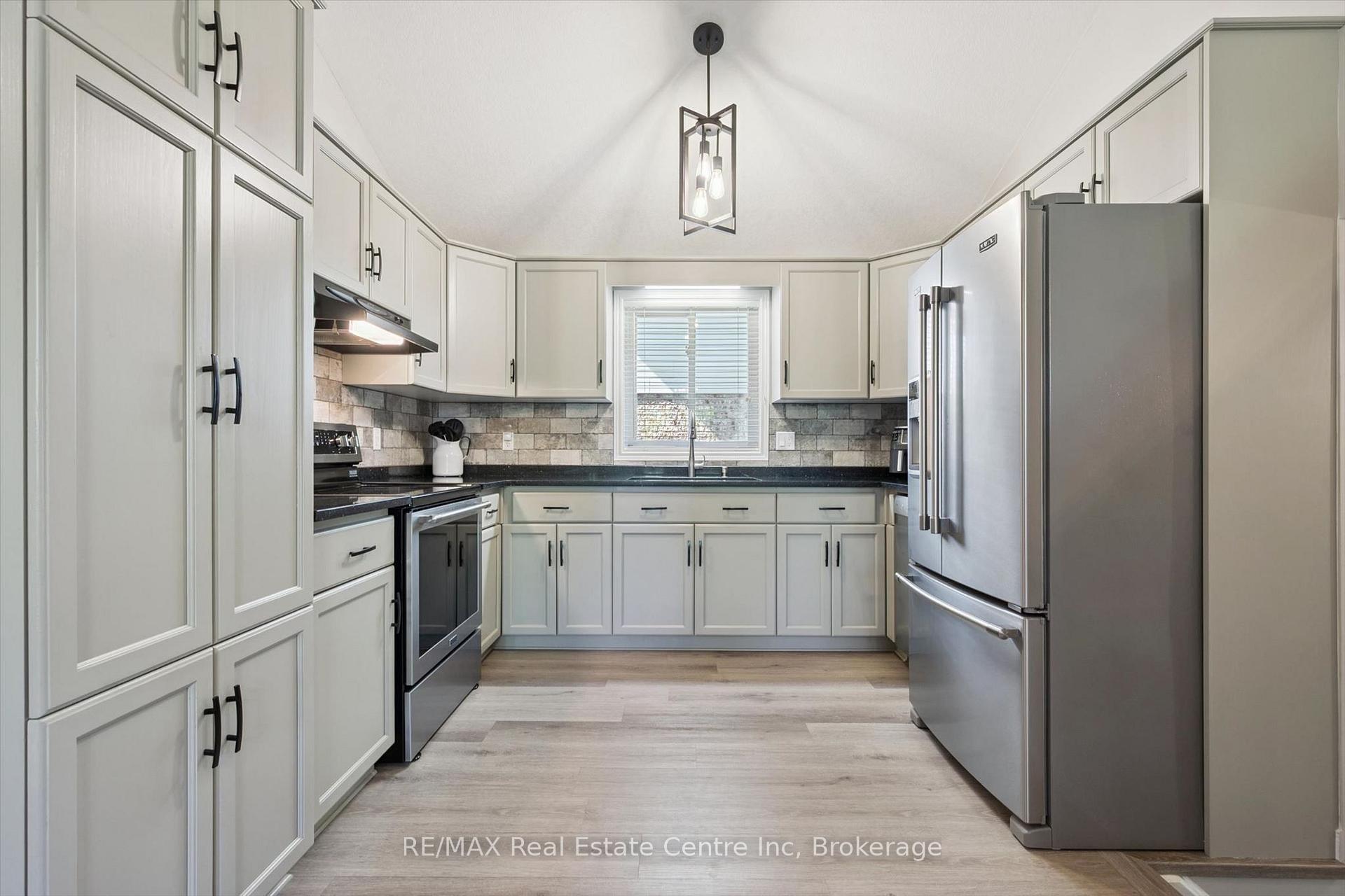 Photo 9 of 48 Abbeywood Crescent, Guelph, Willow West/Sugarbush/West Acres — HOMEH