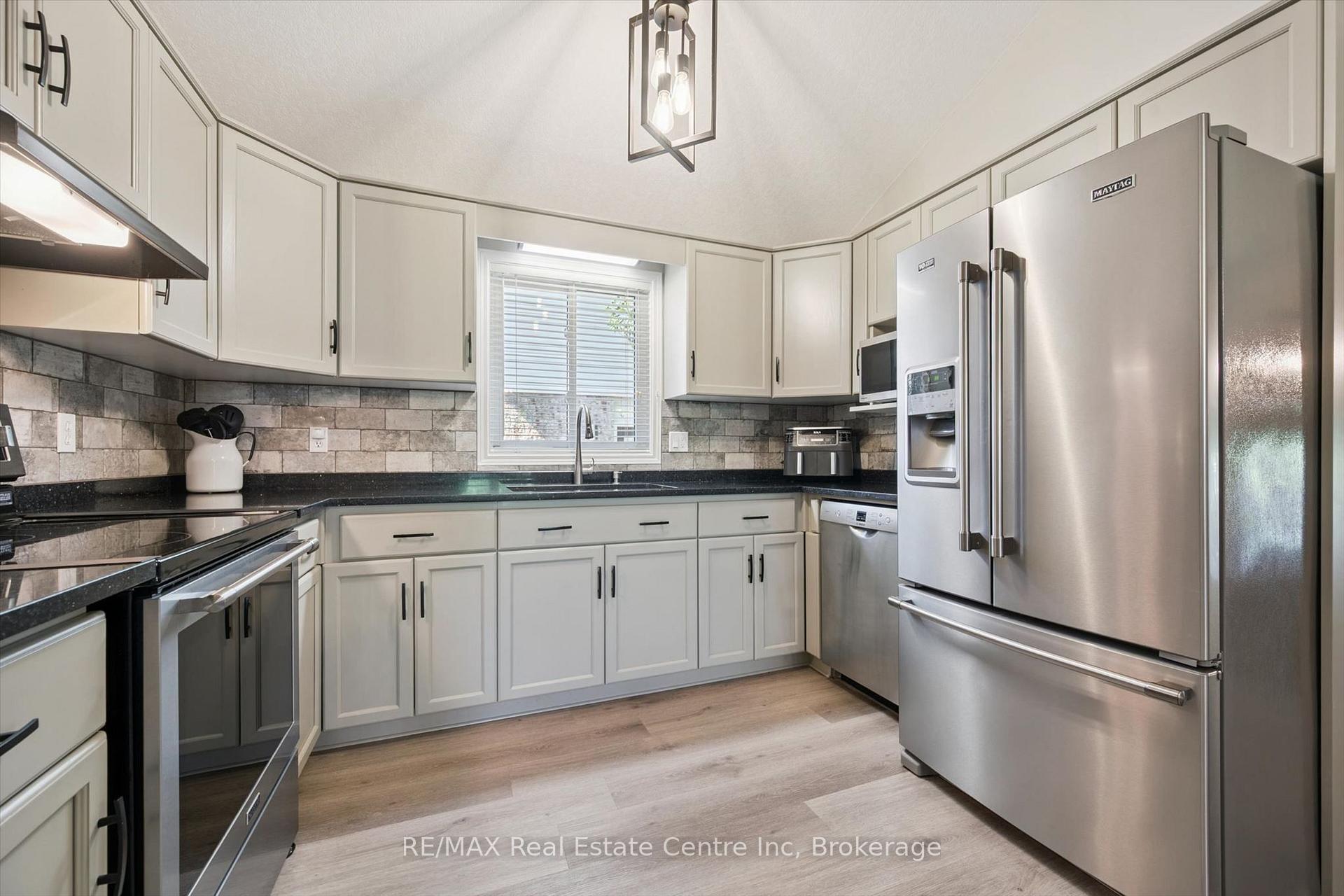 Photo 10 of 48 Abbeywood Crescent, Guelph, Willow West/Sugarbush/West Acres — HOMEH