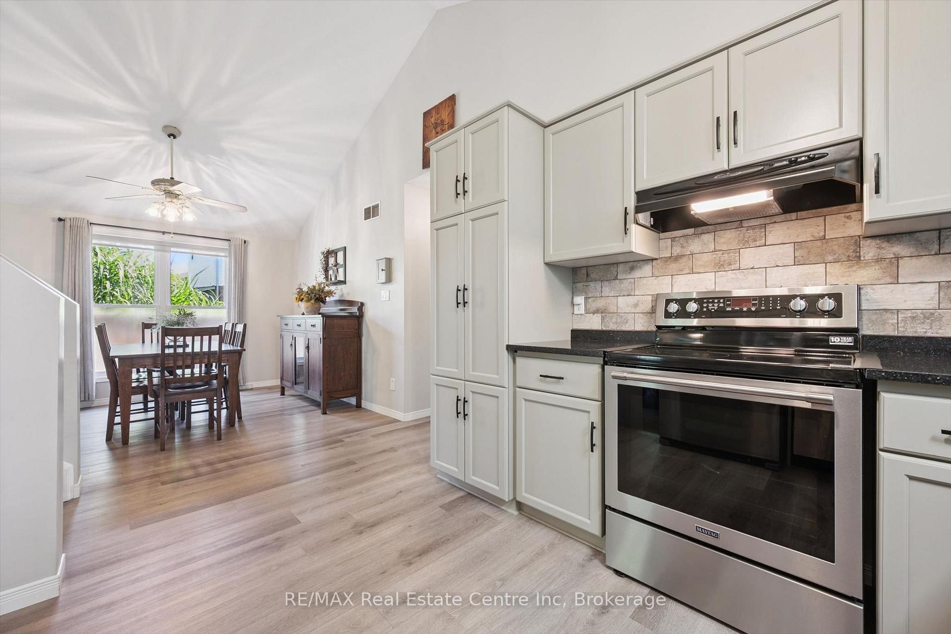 Photo 11 of 48 Abbeywood Crescent, Guelph, Willow West/Sugarbush/West Acres — HOMEH