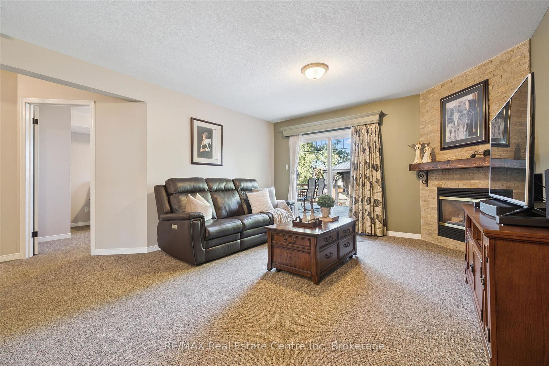 Photo 12 of 48 Abbeywood Crescent, Guelph, Willow West/Sugarbush/West Acres — HOMEH