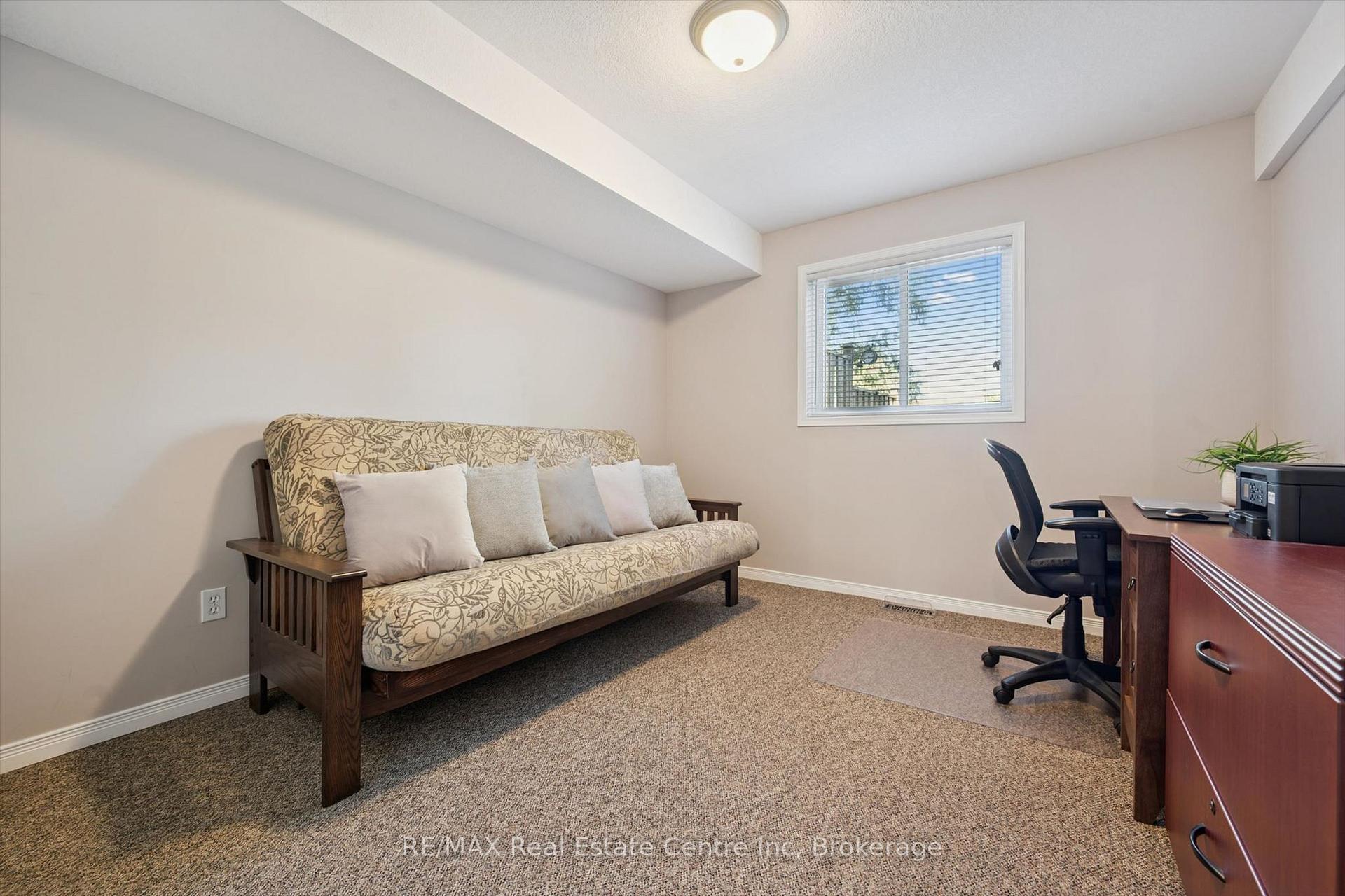 Photo 15 of 48 Abbeywood Crescent, Guelph, Willow West/Sugarbush/West Acres — HOMEH