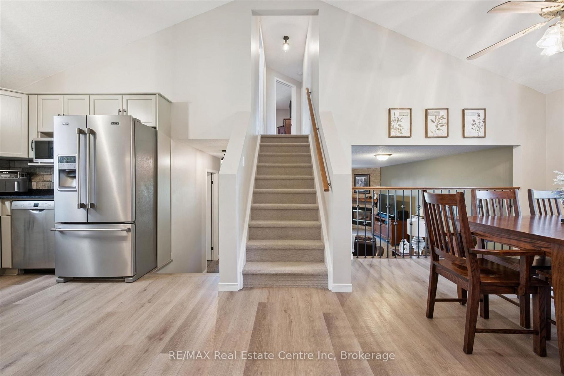 Photo 17 of 48 Abbeywood Crescent, Guelph, Willow West/Sugarbush/West Acres — HOMEH