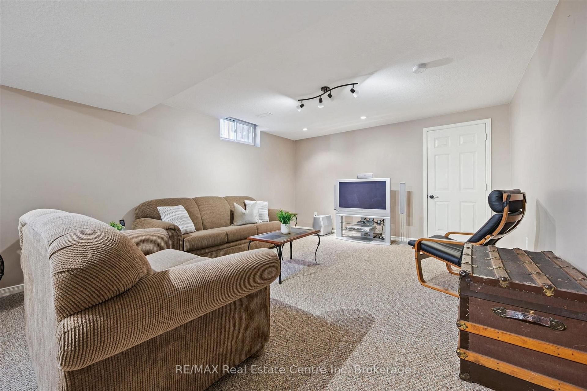 Photo 22 of 48 Abbeywood Crescent, Guelph, Willow West/Sugarbush/West Acres — HOMEH