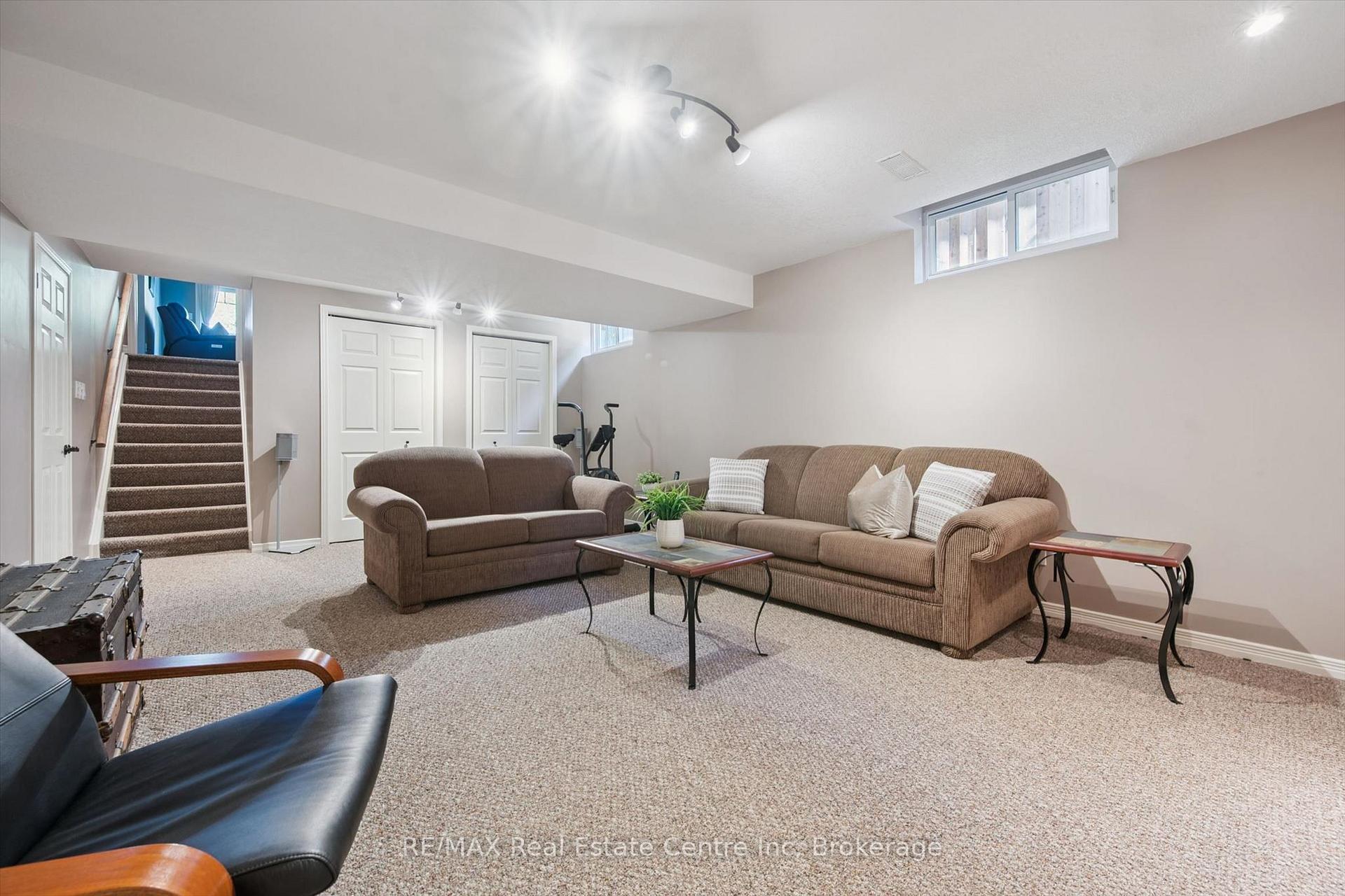 Photo 23 of 48 Abbeywood Crescent, Guelph, Willow West/Sugarbush/West Acres — HOMEH