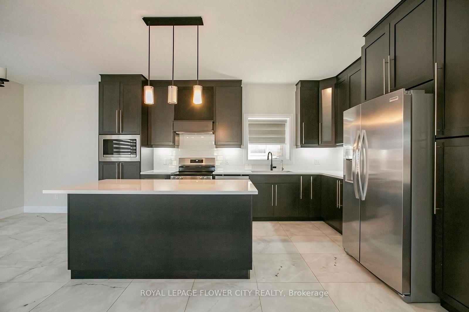 Photo 12 of 174 Shaded Creek Drive, Kitchener — HOMEH