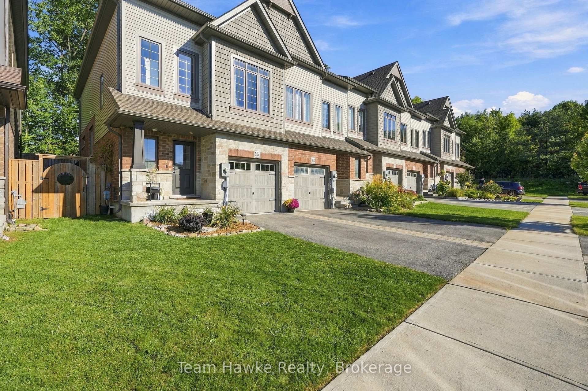 Photo 2 of 952 Cook Drive, Midland — HOMEH