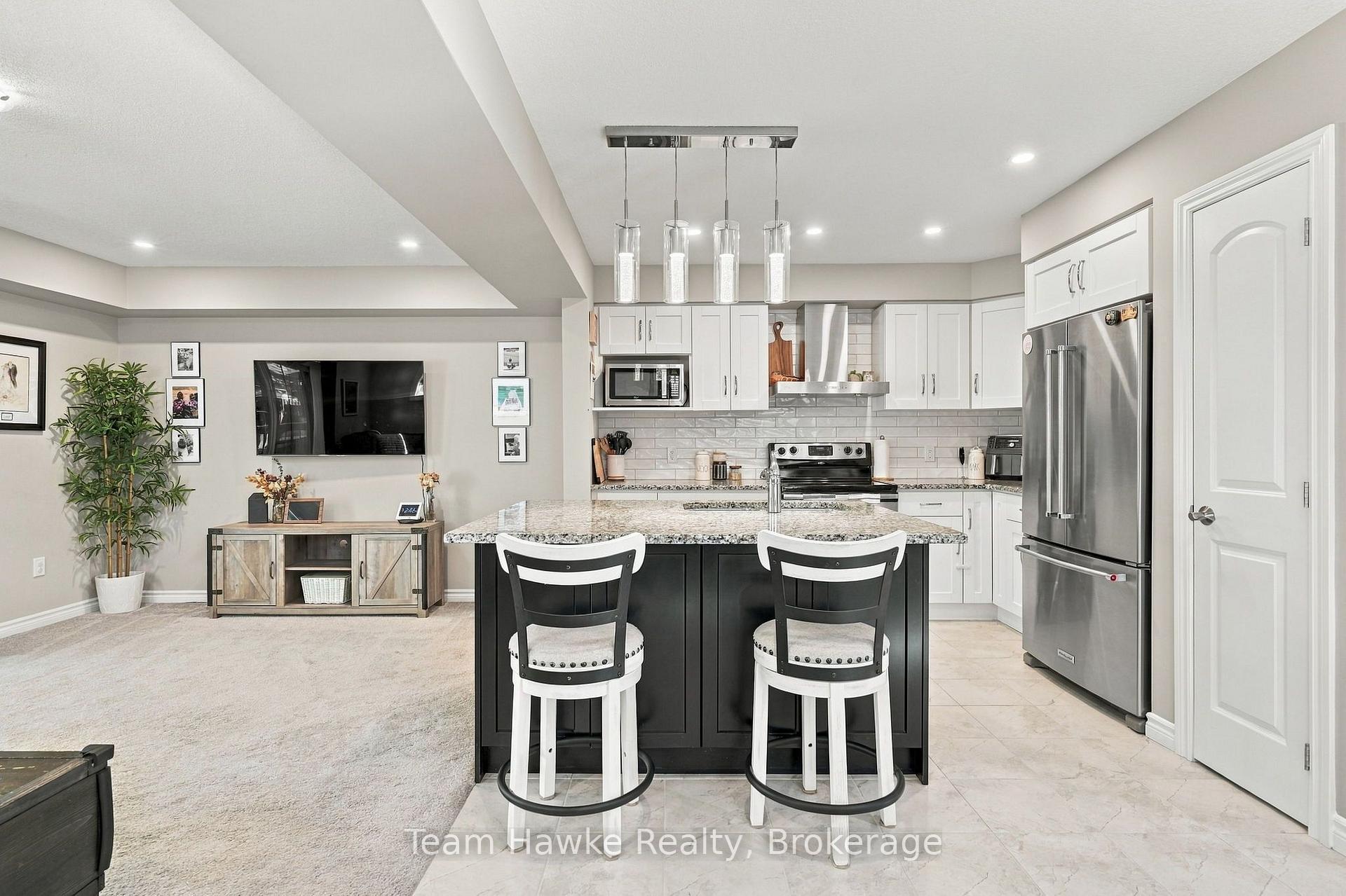 Photo 12 of 952 Cook Drive, Midland — HOMEH