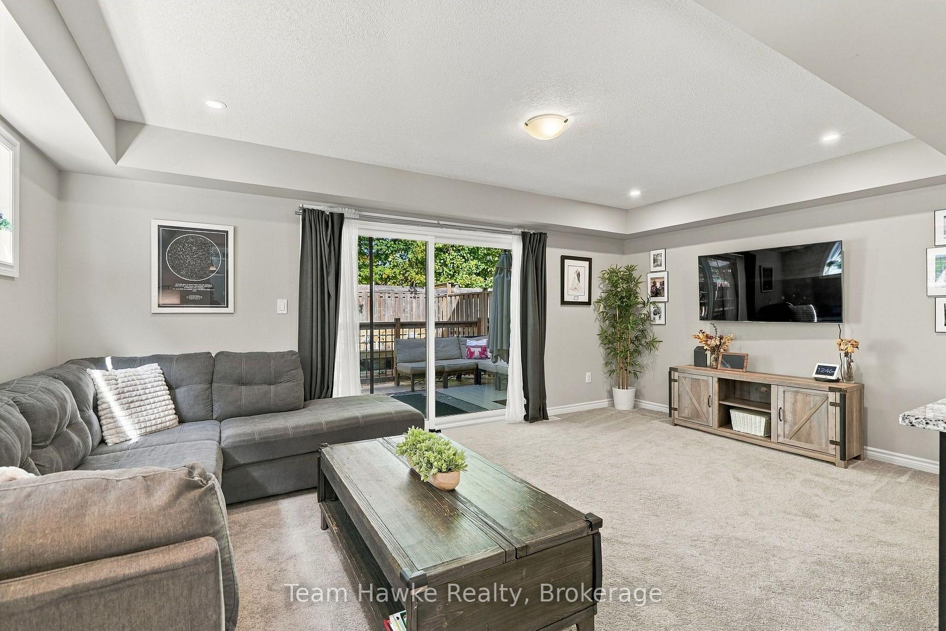 Photo 13 of 952 Cook Drive, Midland — HOMEH