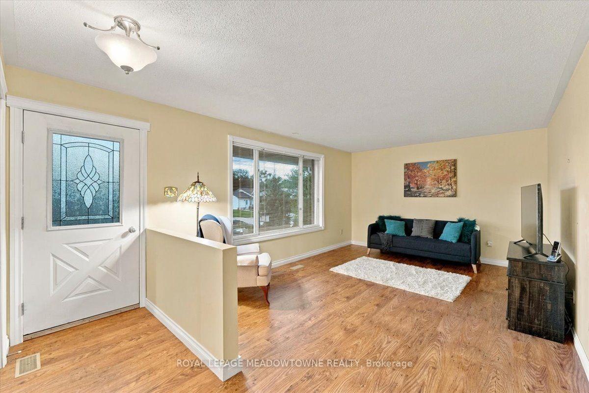 Photo 3 of 137 Orchard Drive, Blue Mountains — HOMEH