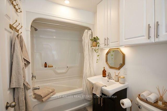 Photo 15 of Unit #4, 58 Rosemount Avenue, North York, Weston — HOMEH