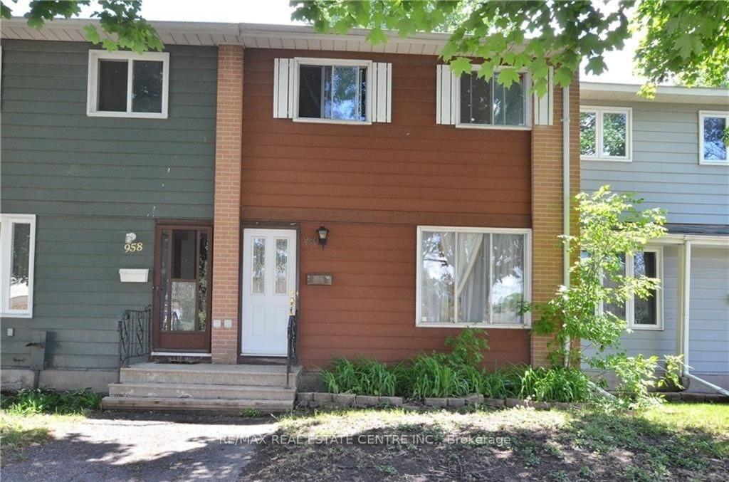 Photo of 960 Meadowlands Drive