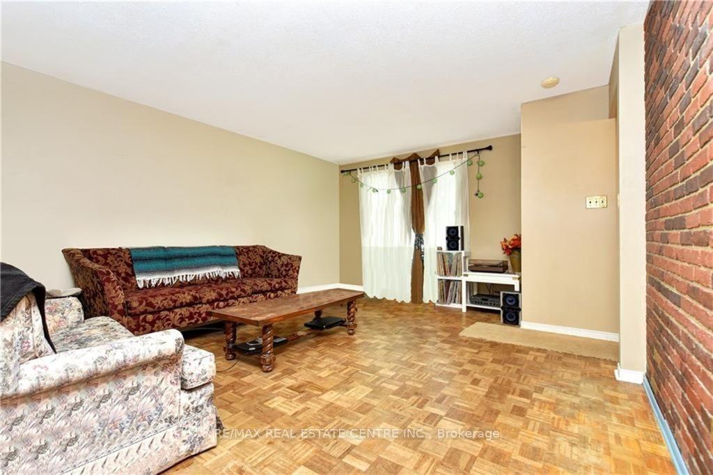 Photo 3 of 960 Meadowlands Drive, Ottawa, Carleton Heights — HOMEH
