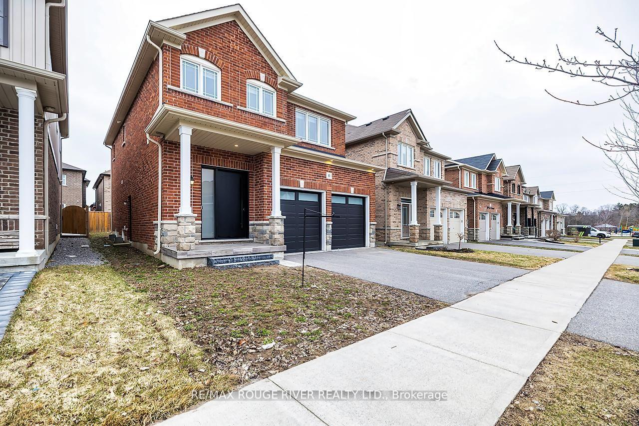 Photo 2 of 10 Moses Crescent, Clarington, Bowmanville — HOMEH