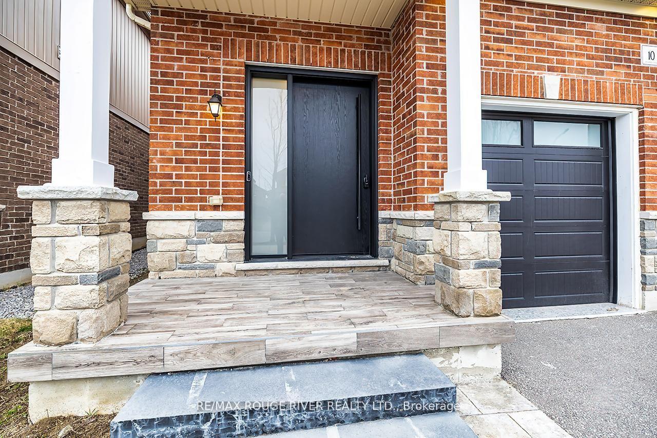 Photo 3 of 10 Moses Crescent, Clarington, Bowmanville — HOMEH