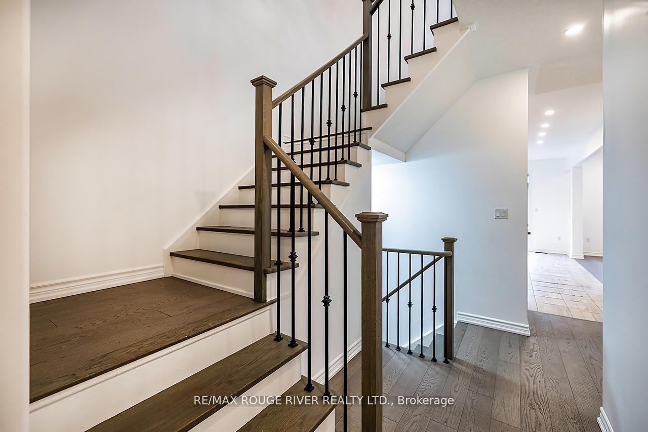 Photo 5 of 10 Moses Crescent, Clarington, Bowmanville — HOMEH
