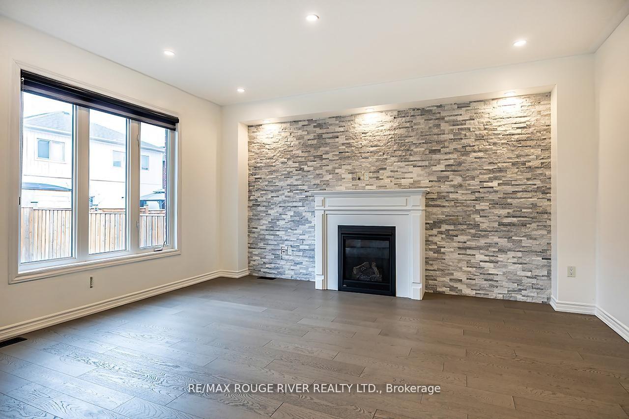 Photo 6 of 10 Moses Crescent, Clarington, Bowmanville — HOMEH