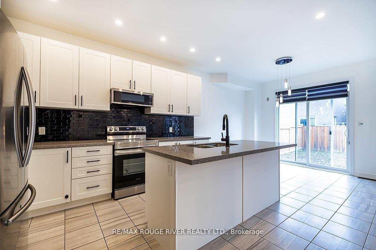 Photo 7 of 10 Moses Crescent, Clarington, Bowmanville — HOMEH