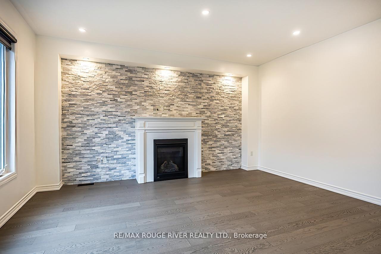 Photo 12 of 10 Moses Crescent, Clarington, Bowmanville — HOMEH