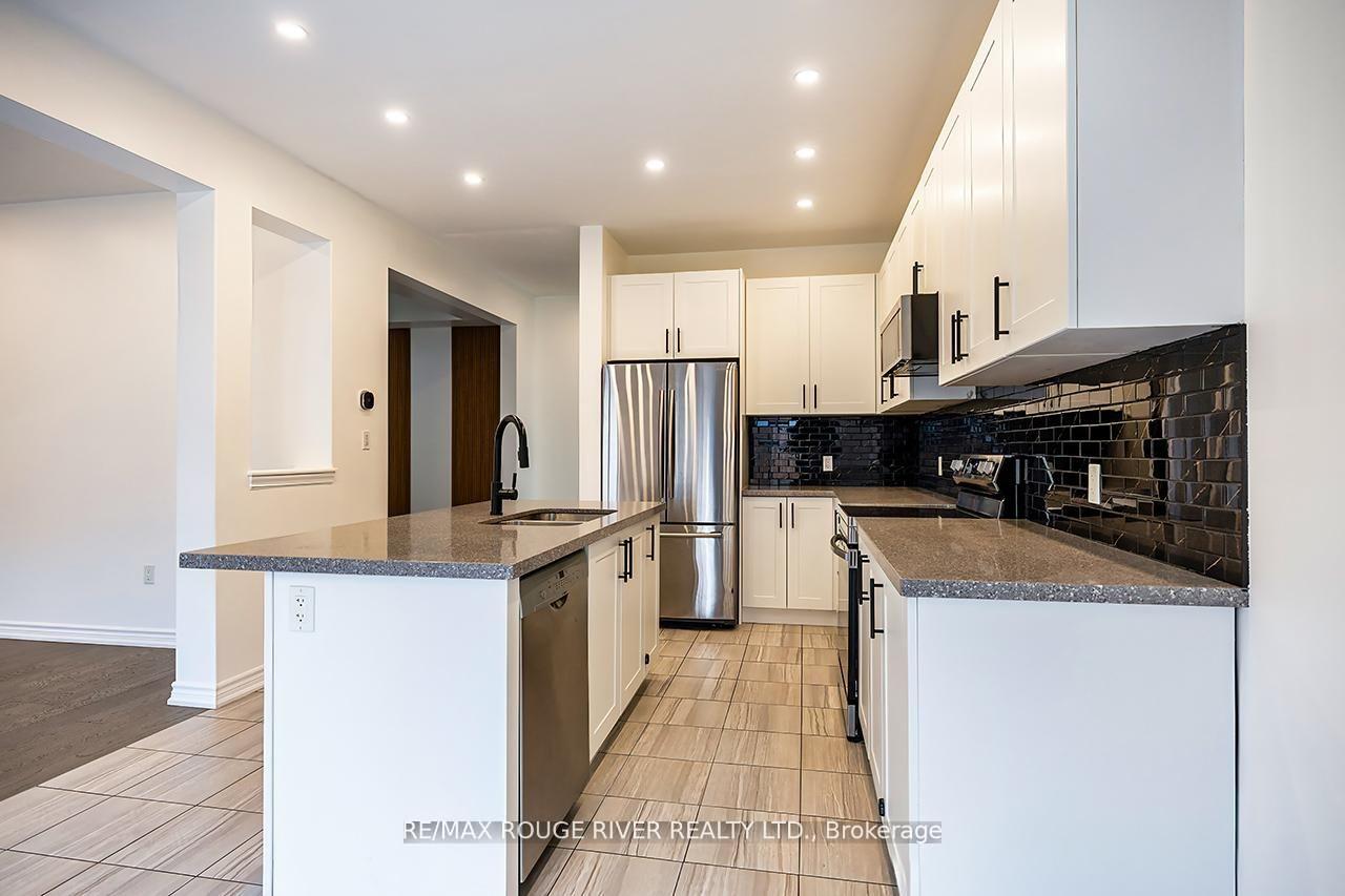 Photo 13 of 10 Moses Crescent, Clarington, Bowmanville — HOMEH