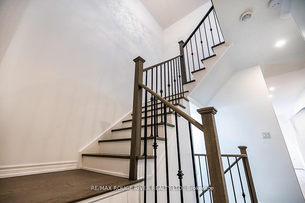 Photo 18 of 10 Moses Crescent, Clarington, Bowmanville — HOMEH
