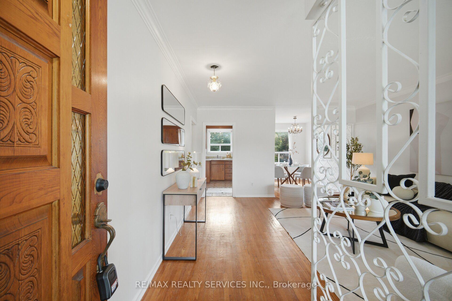 Photo 13 of 27 Edgemont Drive, Brampton, Brampton North — HOMEH