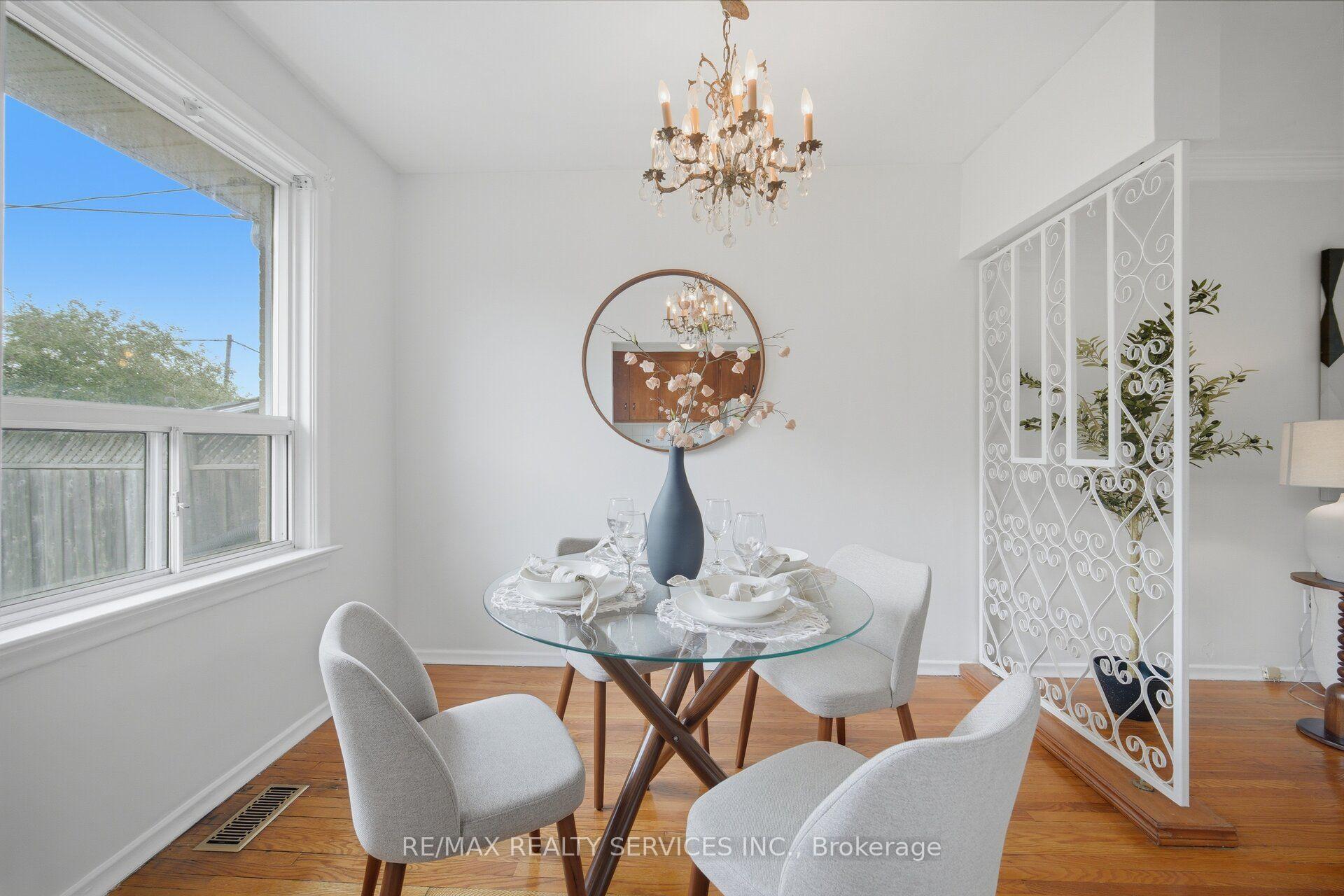 Photo 16 of 27 Edgemont Drive, Brampton, Brampton North — HOMEH