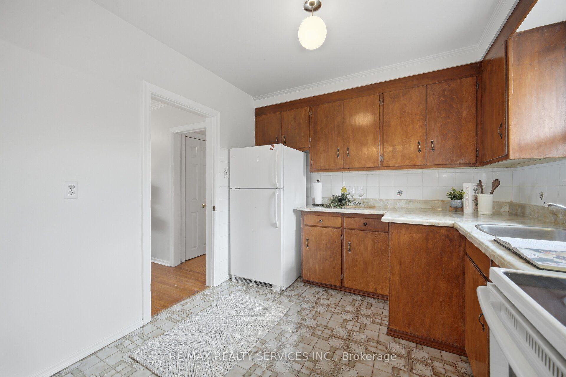 Photo 20 of 27 Edgemont Drive, Brampton, Brampton North — HOMEH