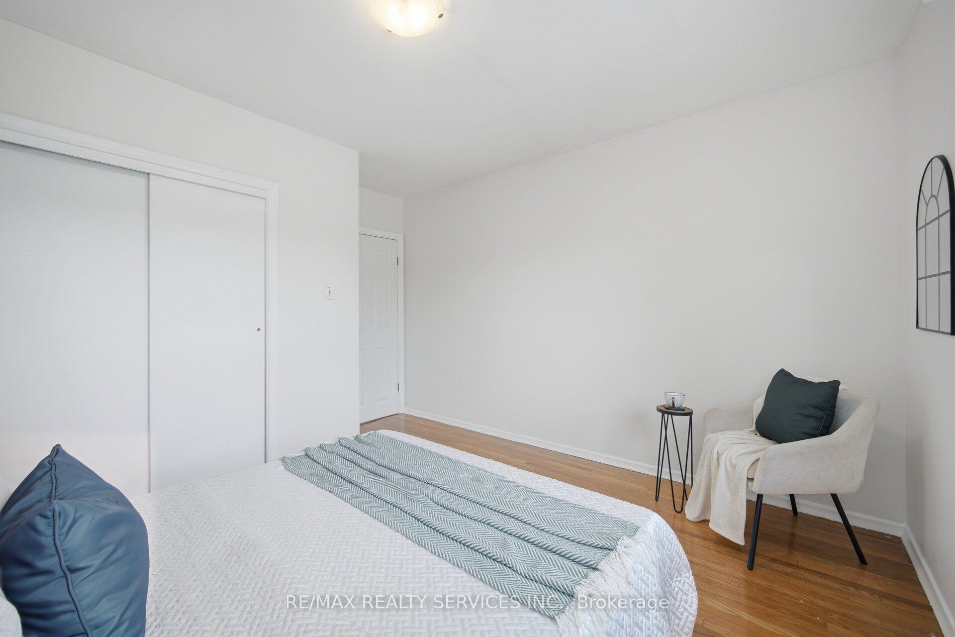 Photo 23 of 27 Edgemont Drive, Brampton, Brampton North — HOMEH