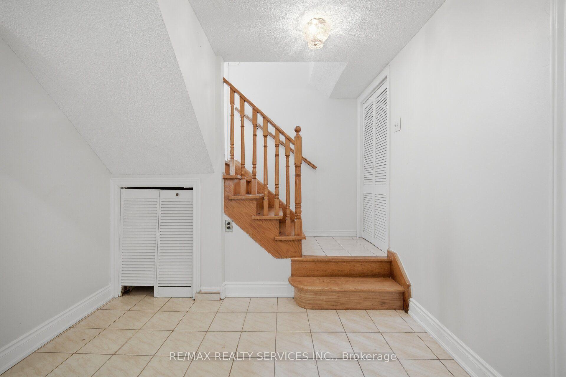 Photo 29 of 27 Edgemont Drive, Brampton, Brampton North — HOMEH