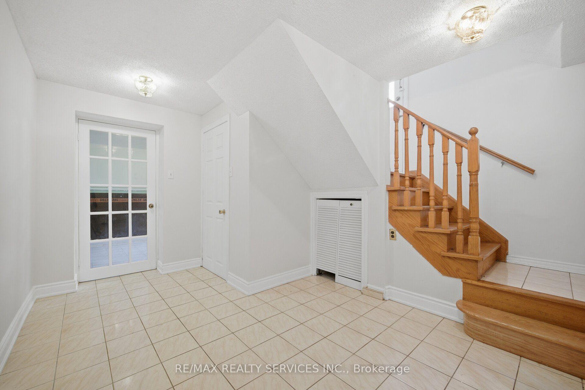 Photo 30 of 27 Edgemont Drive, Brampton, Brampton North — HOMEH