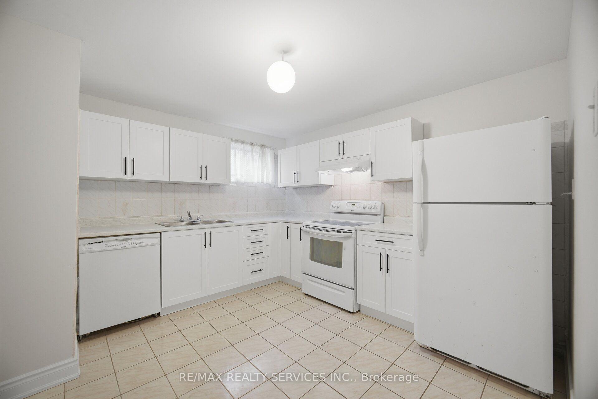 Photo 31 of 27 Edgemont Drive, Brampton, Brampton North — HOMEH