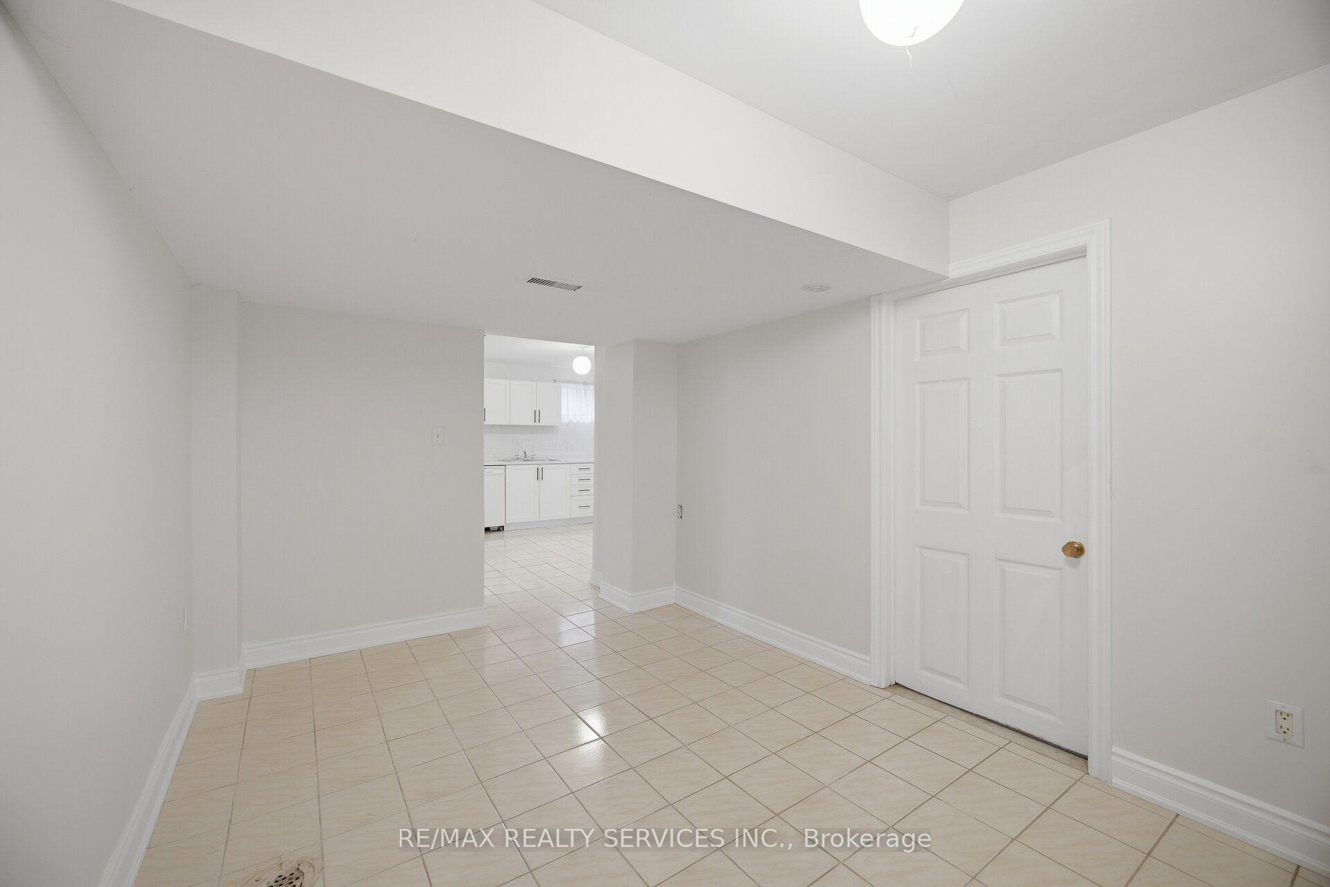 Photo 35 of 27 Edgemont Drive, Brampton, Brampton North — HOMEH