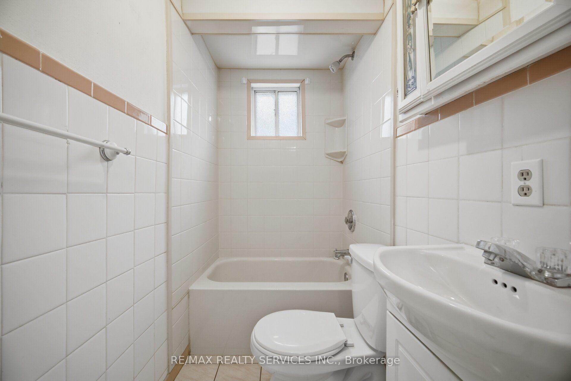 Photo 36 of 27 Edgemont Drive, Brampton, Brampton North — HOMEH