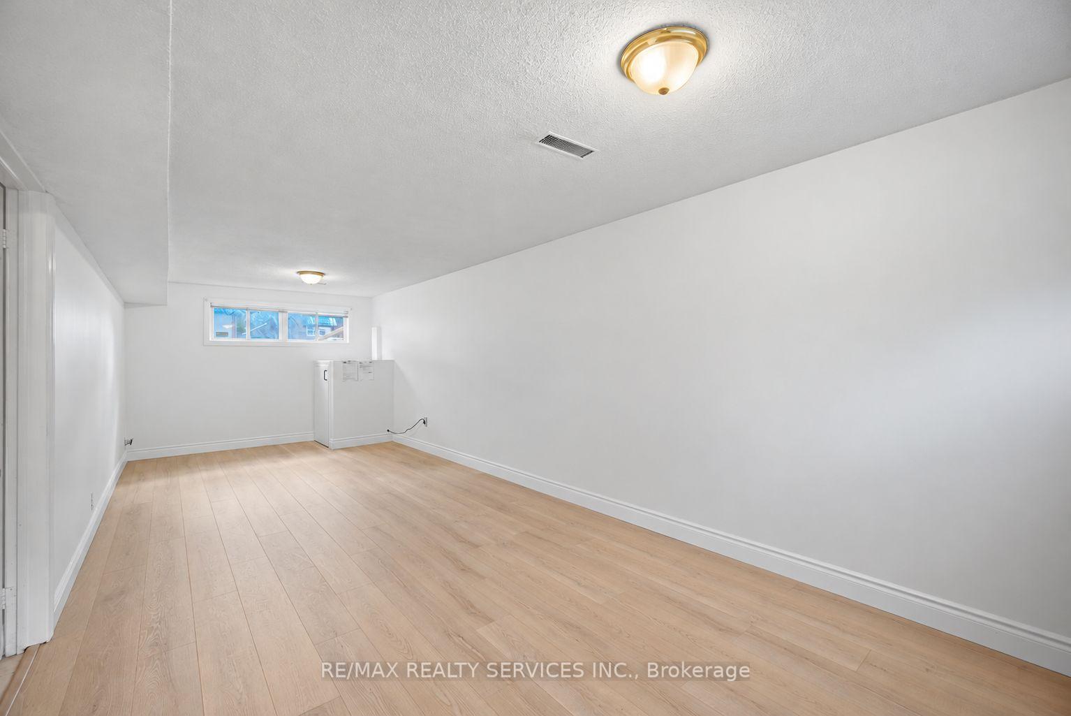 Photo 38 of 27 Edgemont Drive, Brampton, Brampton North — HOMEH
