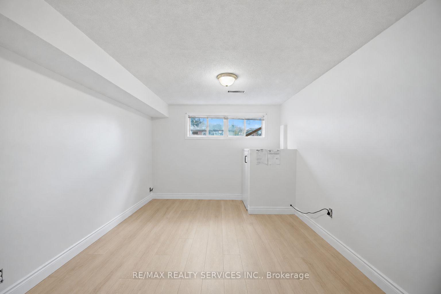 Photo 40 of 27 Edgemont Drive, Brampton, Brampton North — HOMEH