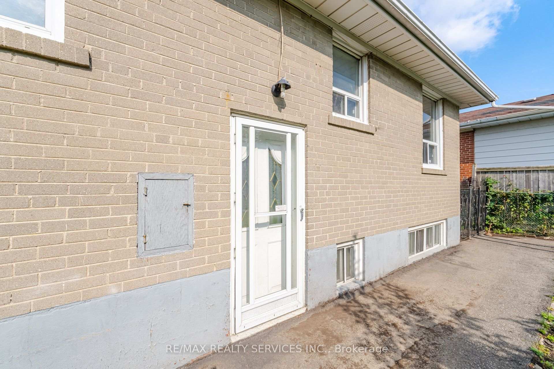 Photo 45 of 27 Edgemont Drive, Brampton, Brampton North — HOMEH