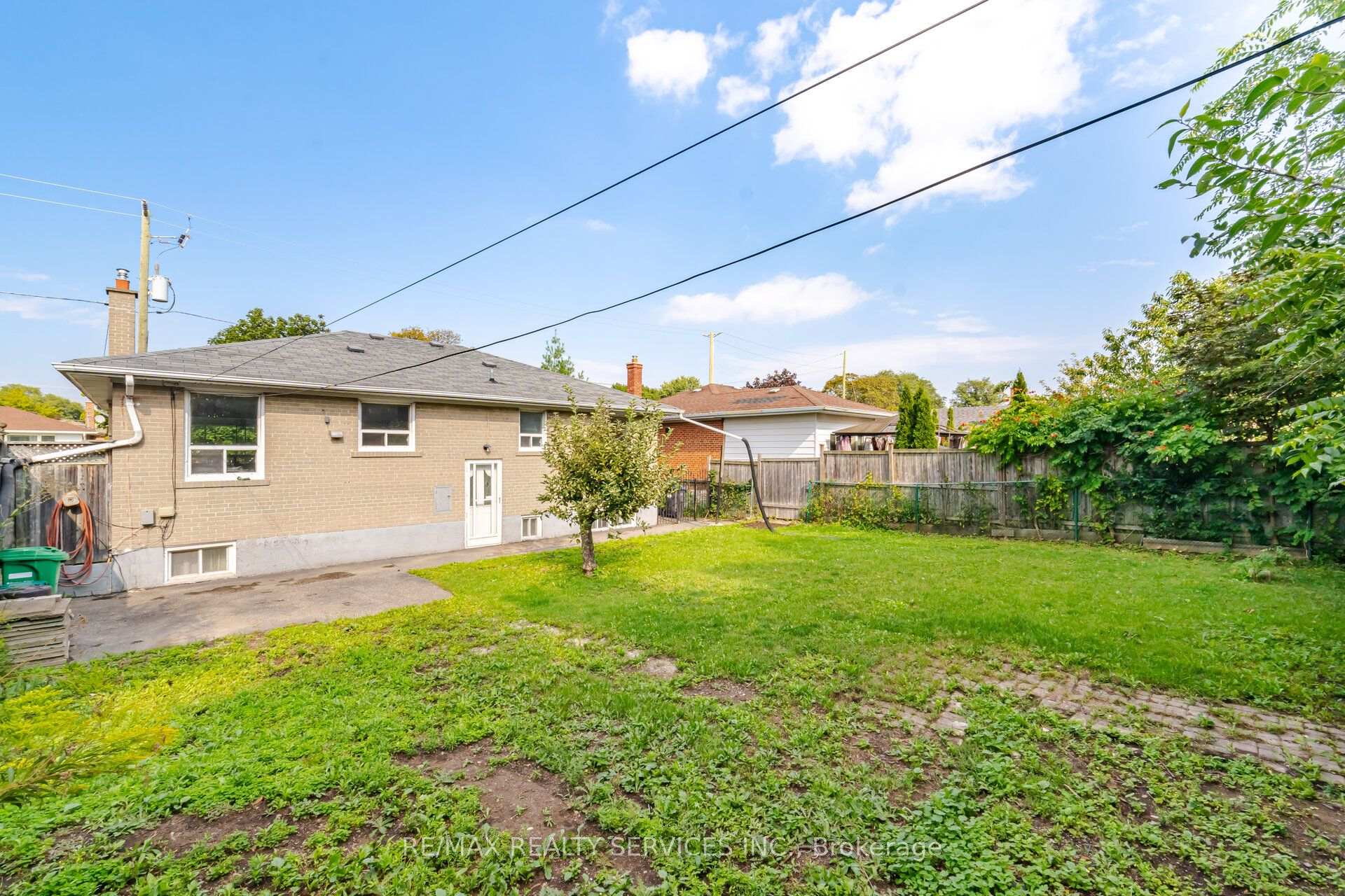 Photo 47 of 27 Edgemont Drive, Brampton, Brampton North — HOMEH