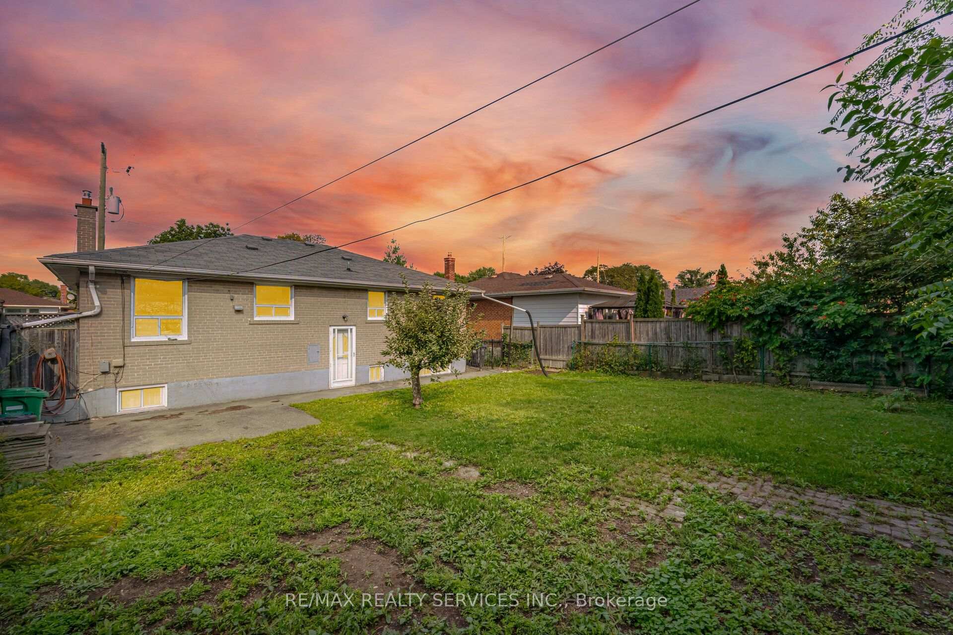 Photo 48 of 27 Edgemont Drive, Brampton, Brampton North — HOMEH