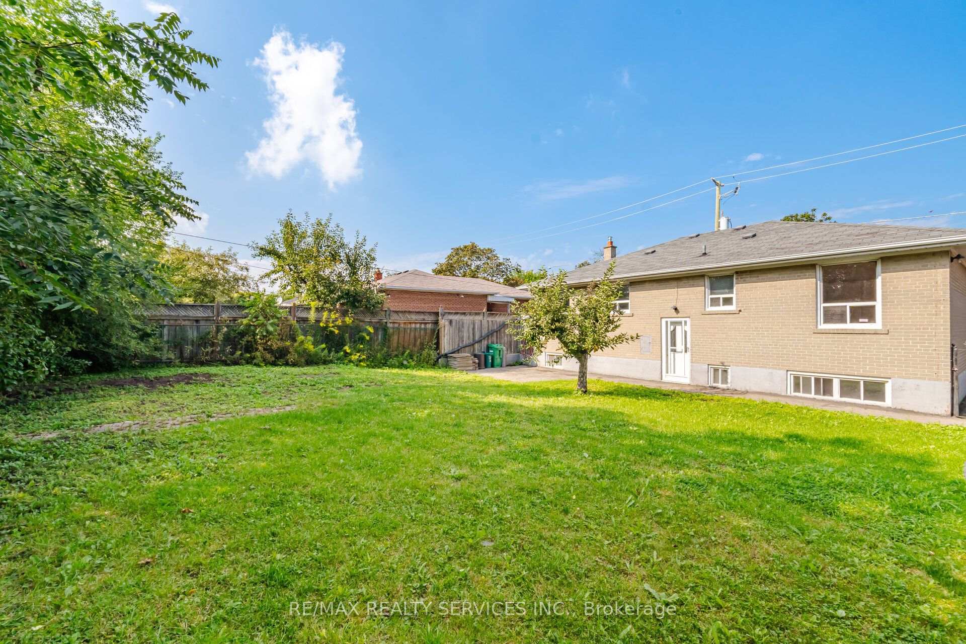 Photo 49 of 27 Edgemont Drive, Brampton, Brampton North — HOMEH