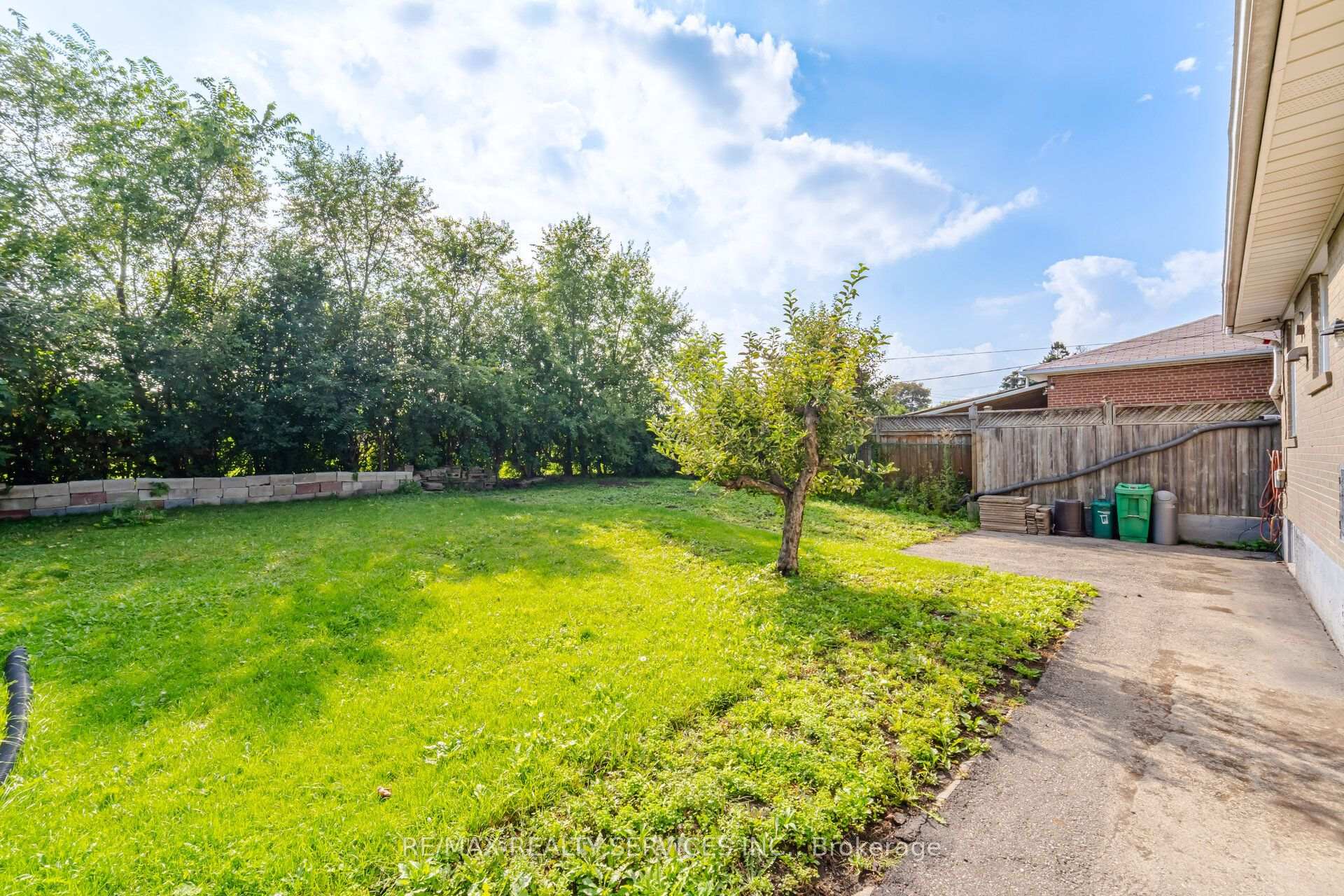 Photo 50 of 27 Edgemont Drive, Brampton, Brampton North — HOMEH