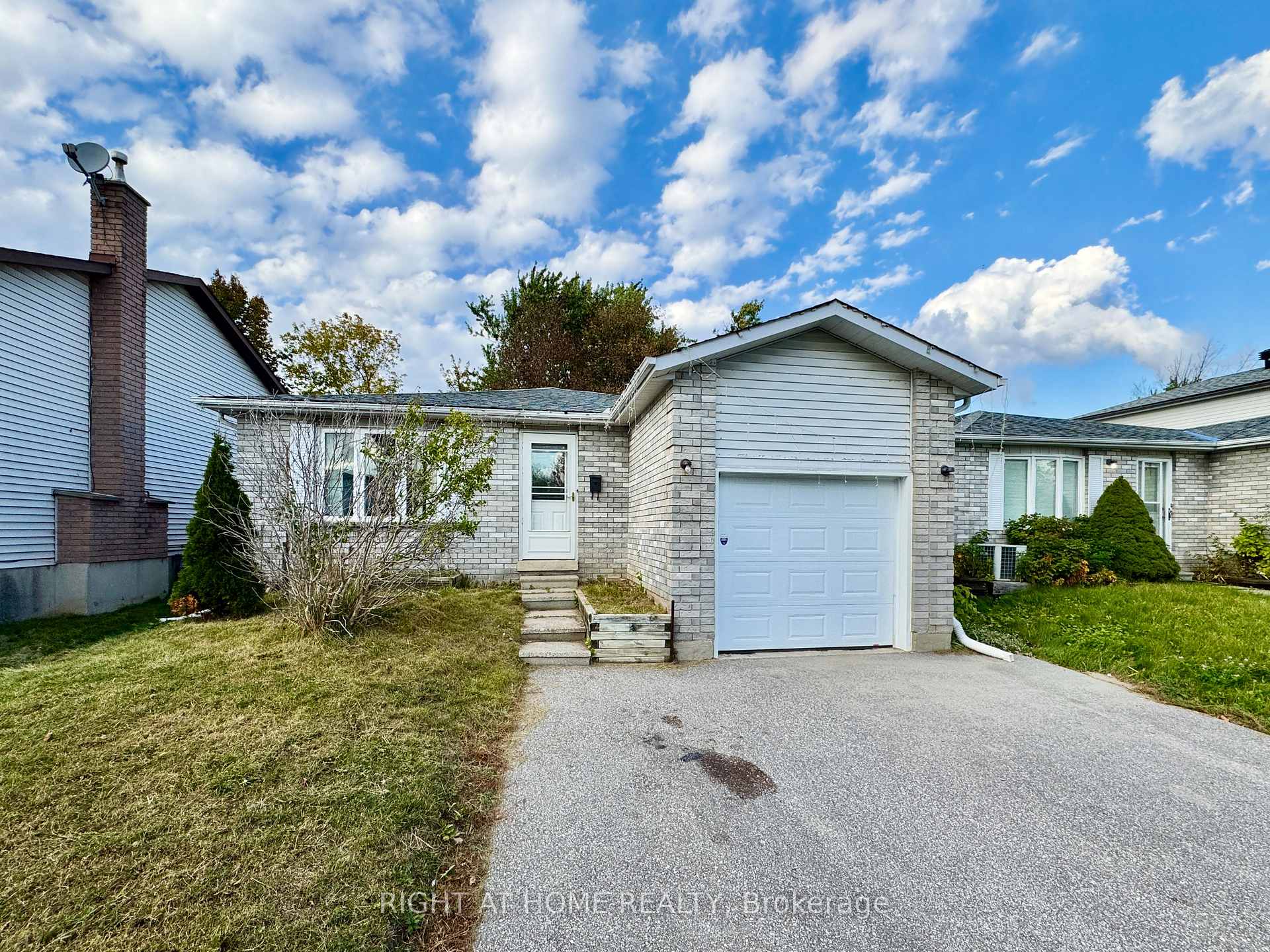 Photo 1 of 6 Hickling Trail, Barrie, Grove East — HOMEH