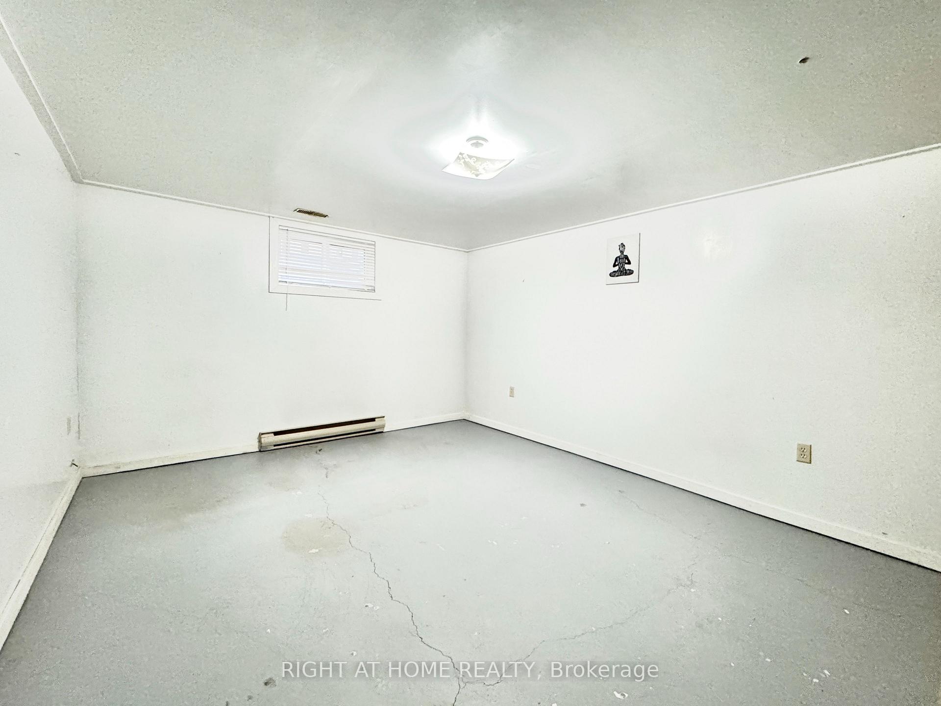 Photo 16 of 6 Hickling Trail, Barrie, Grove East — HOMEH