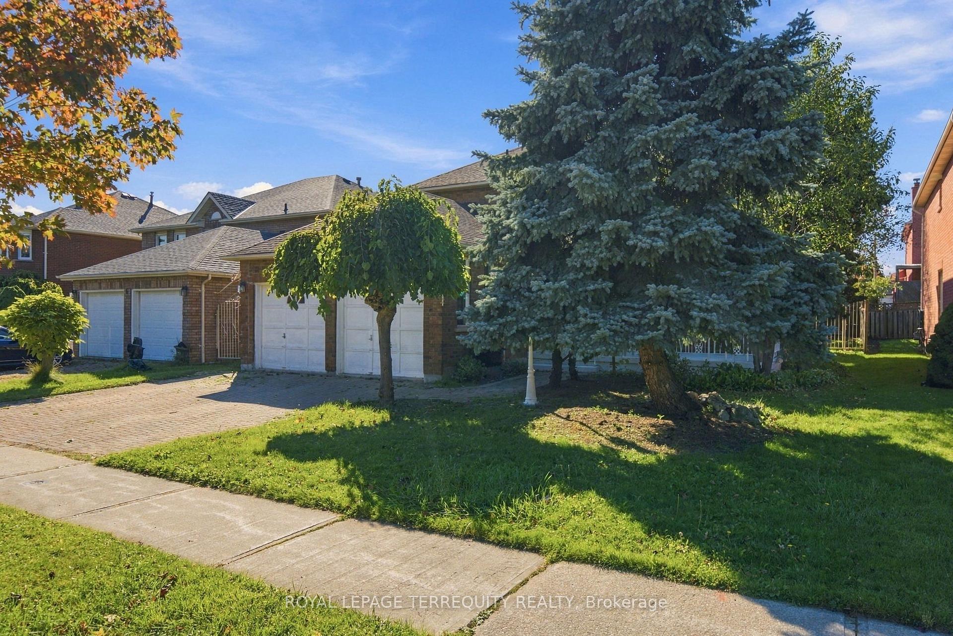 Photo 3 of 8 Mallory Avenue, Markham, Milliken Mills East — HOMEH