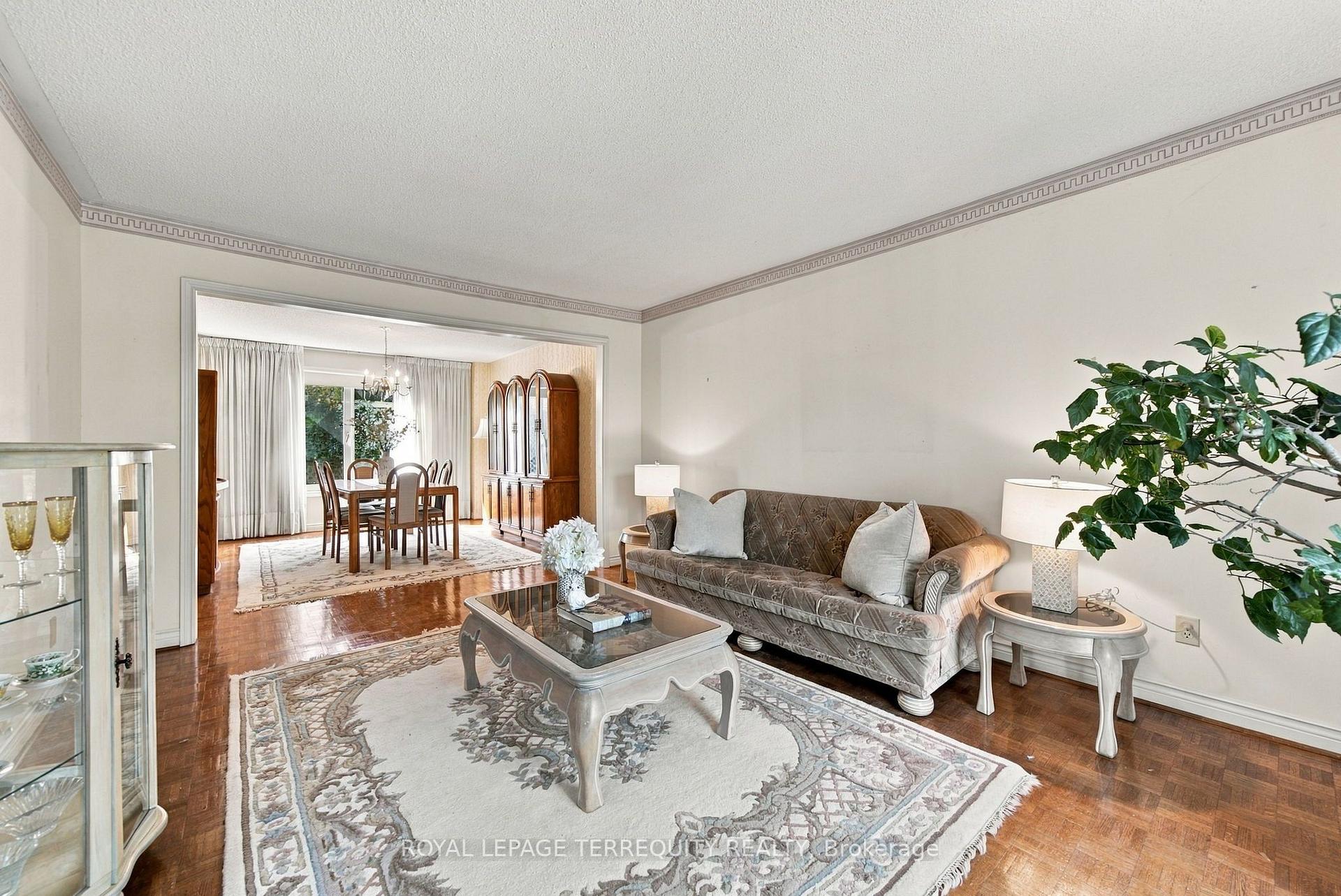 Photo 9 of 8 Mallory Avenue, Markham, Milliken Mills East — HOMEH