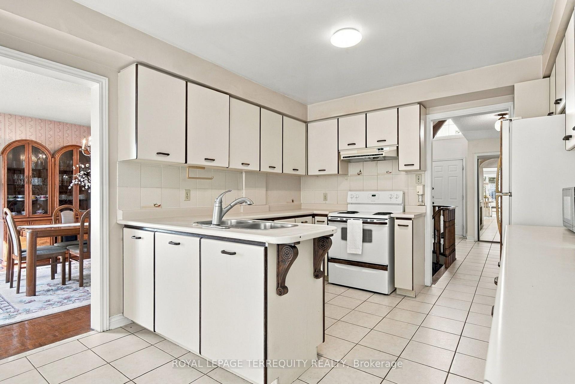 Photo 11 of 8 Mallory Avenue, Markham, Milliken Mills East — HOMEH