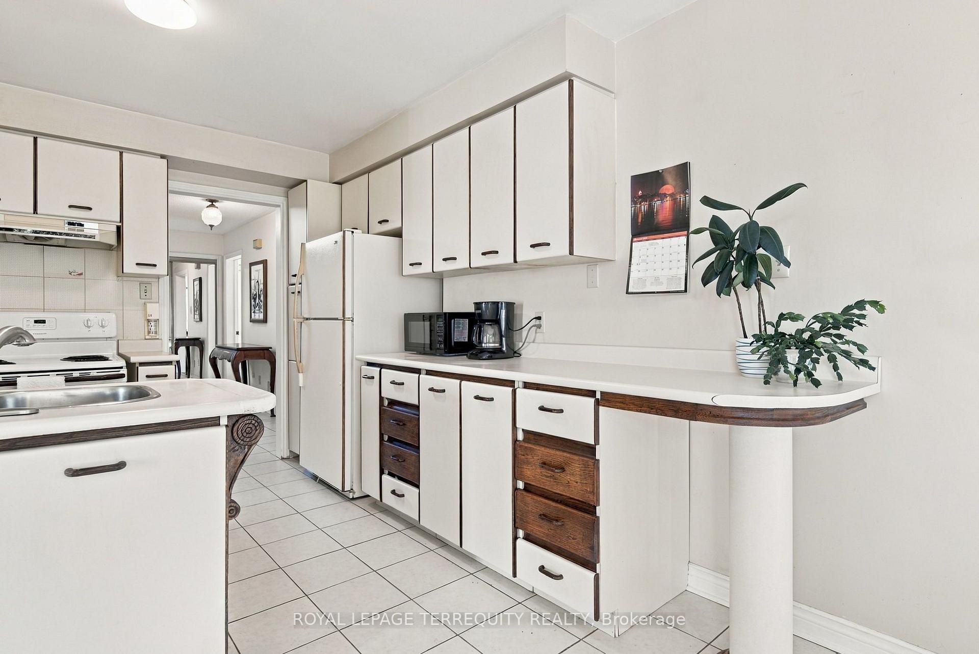 Photo 12 of 8 Mallory Avenue, Markham, Milliken Mills East — HOMEH
