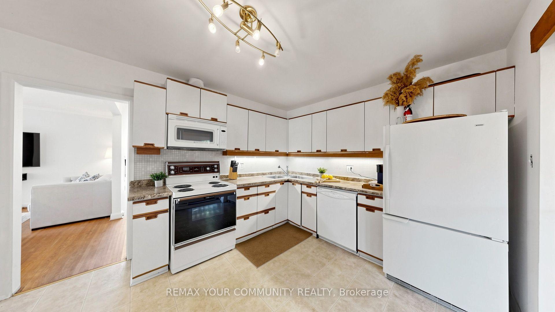 Photo 14 of 487 Hounslow Avenue, North York, Willowdale West — HOMEH