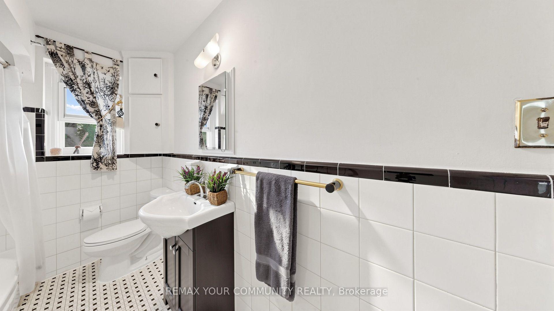 Photo 27 of 487 Hounslow Avenue, North York, Willowdale West — HOMEH