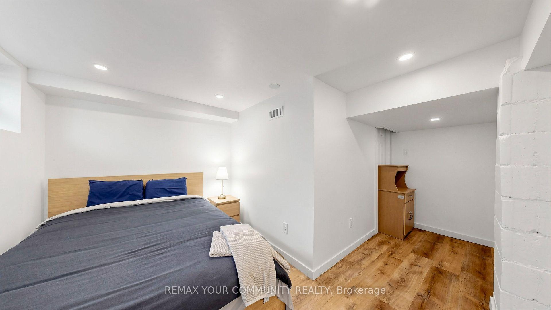 Photo 43 of 487 Hounslow Avenue, North York, Willowdale West — HOMEH