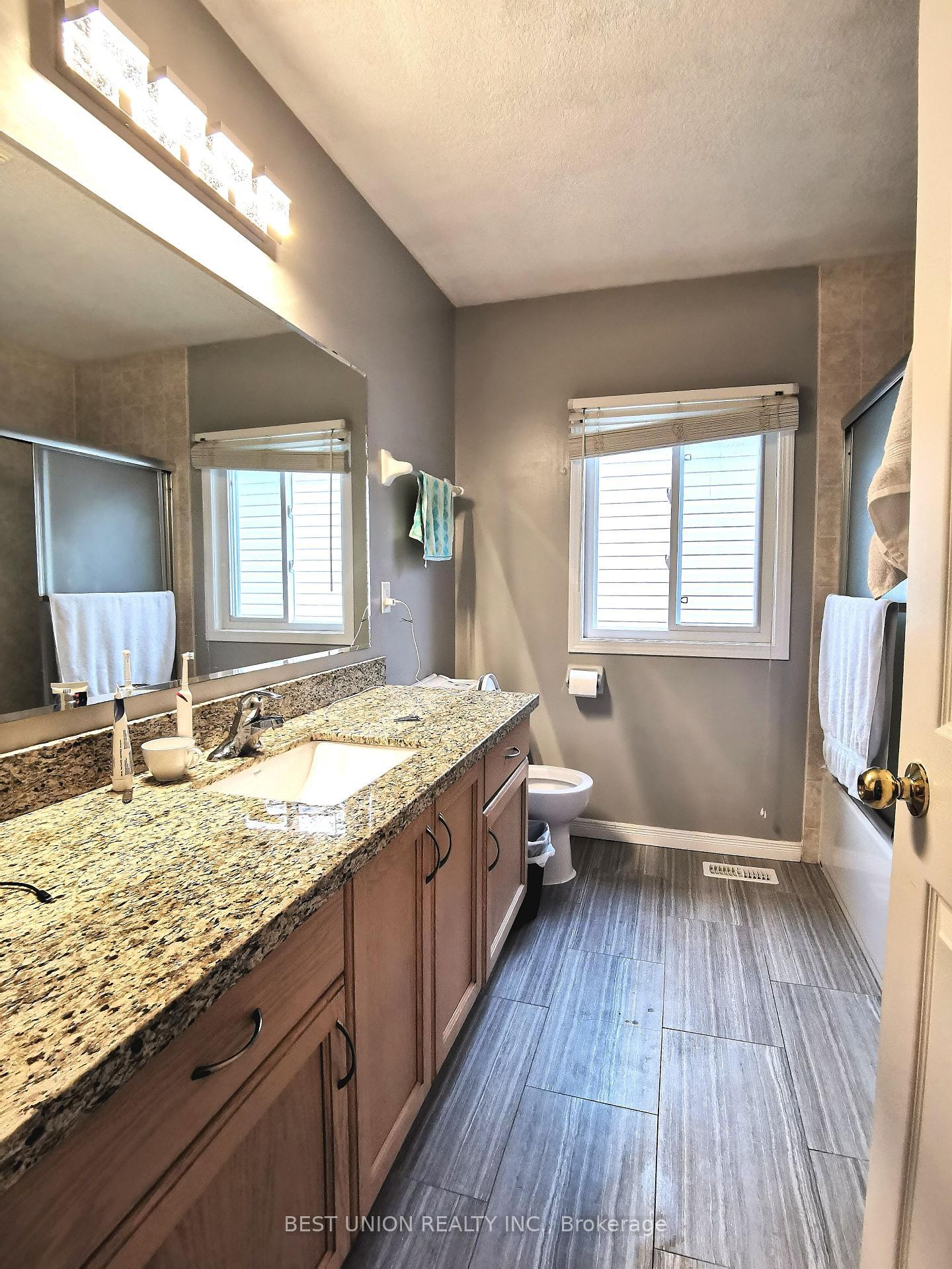 Photo 2 of 229 Featherstone Crescent, Kitchener, Huron Park — HOMEH